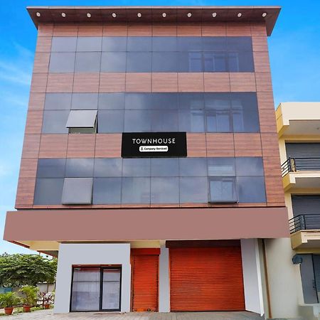 Townhouse Bidadi Formerly Royal Garuda Экстерьер фото